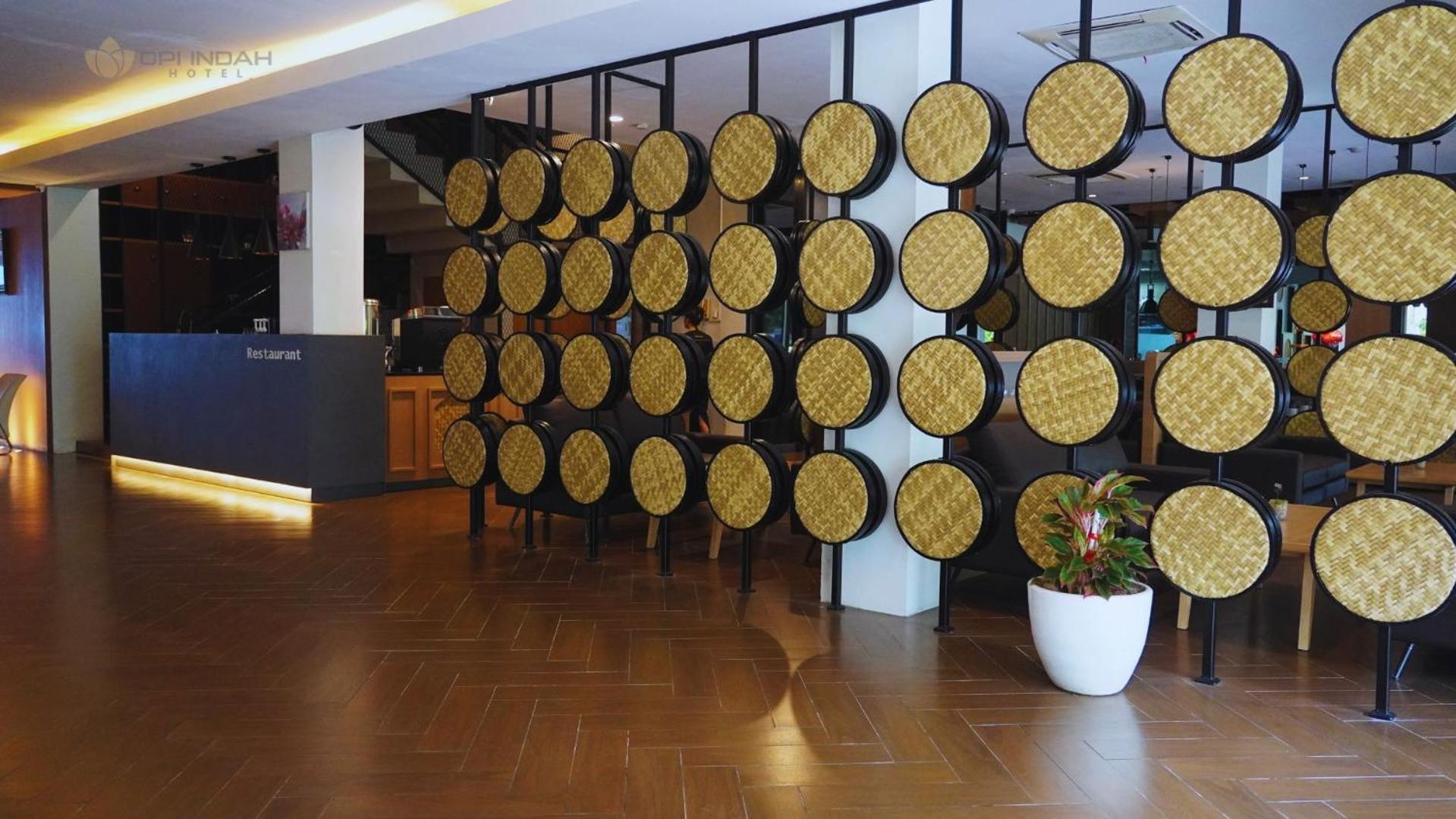 Opi Indah Hotel Palembang Extérieur photo