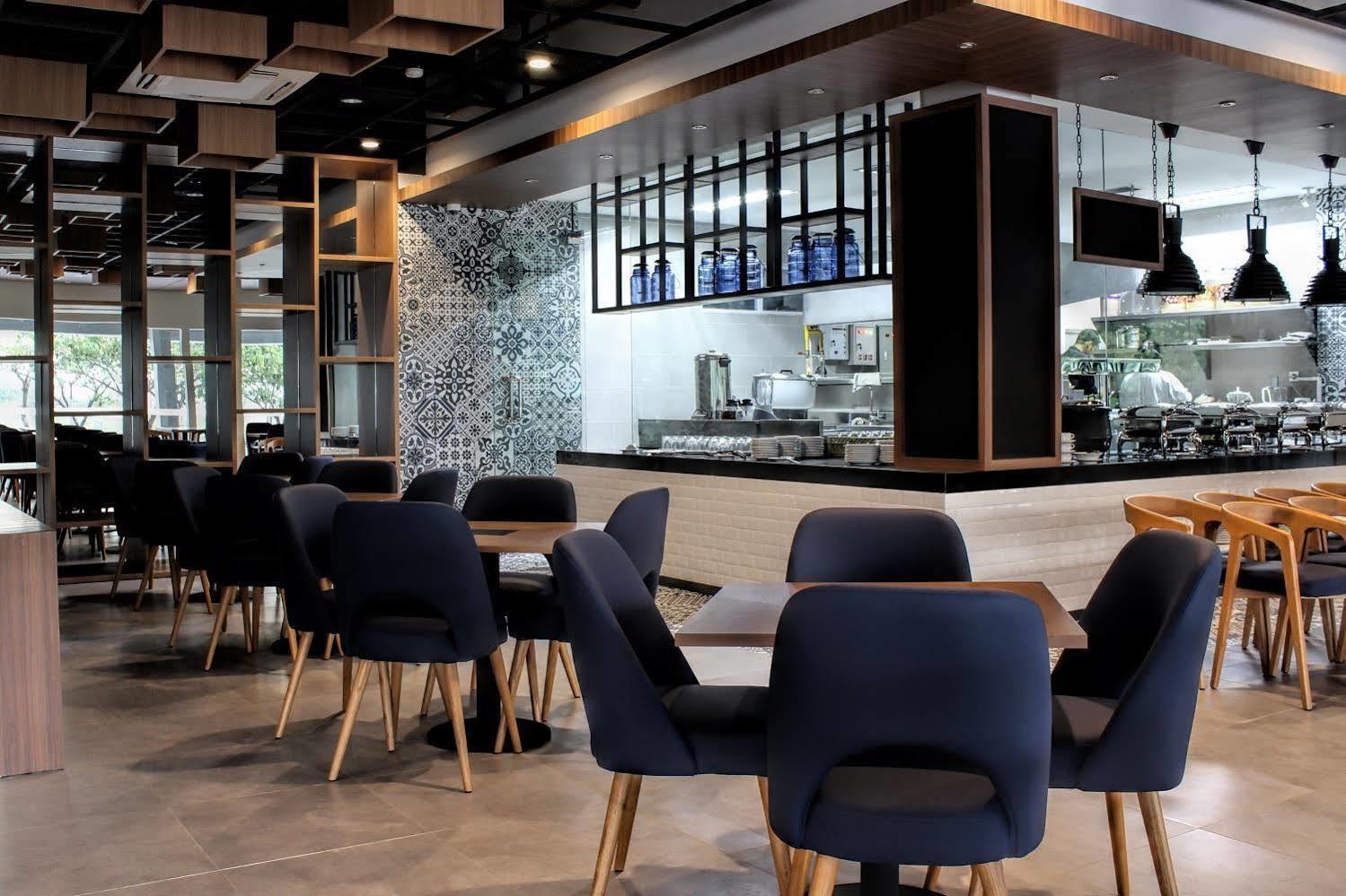 Opi Indah Hotel Palembang Extérieur photo