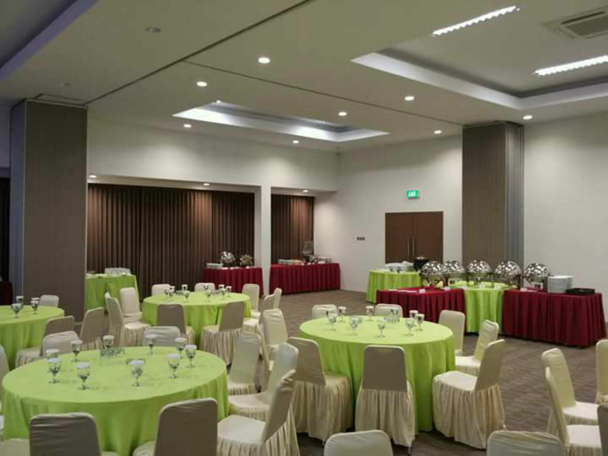 Opi Indah Hotel Palembang Extérieur photo
