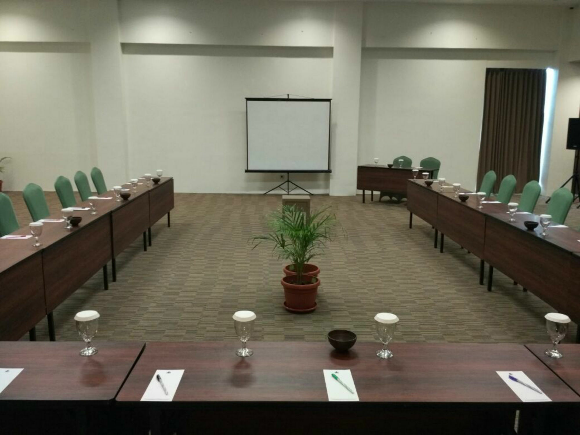 Opi Indah Hotel Palembang Extérieur photo