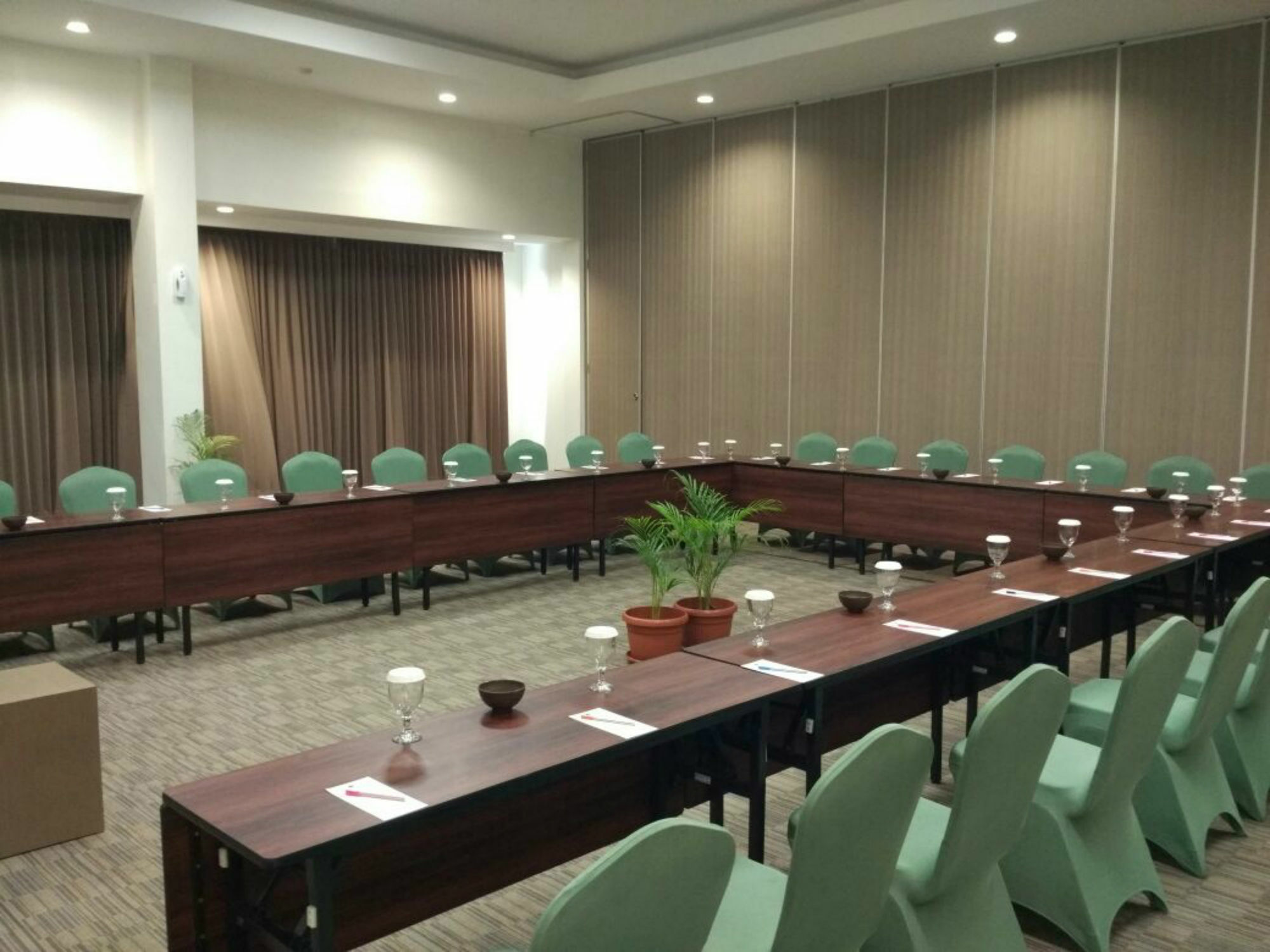 Opi Indah Hotel Palembang Extérieur photo